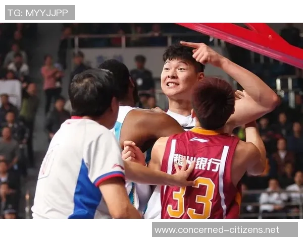 成都网球队配合引发热议球员间默契与争议的背后故事 成都网球队配合引发热议球员间默契与争议的背后故事