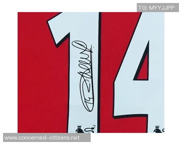 珍藏足球明星签名球衣的魅力与价值探讨 珍藏足球明星签名球衣的魅力与价值探讨