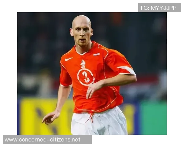 荷兰足球明星的辉煌历程与成就解析 荷兰足球明星的辉煌历程与成就解析