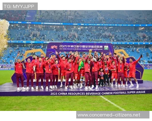 赛后分析:上海足球队与成都足球队的耐力对决全景回顾 赛后分析:上海足球队与成都足球队的耐力对决全景回顾