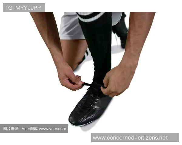 足球明星亲授系鞋带技巧让你在球场上更自信更出色 足球明星亲授系鞋带技巧让你在球场上更自信更出色