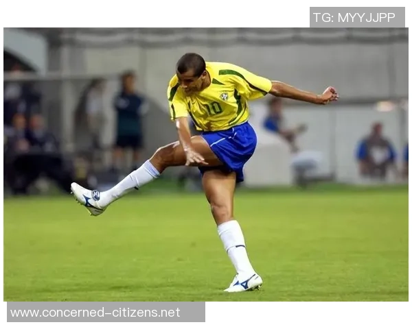 足球明星炫技大赛各路球星展现绝技引发热潮与激情四溢的精彩瞬间 足球明星炫技大赛各路球星展现绝技引发热潮与激情四溢的精彩瞬间