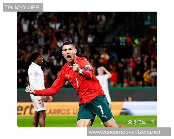 足球明星跪滑海报展现激情与坚持的完美结合引发球迷热议 足球明星跪滑海报展现激情与坚持的完美结合引发球迷热议